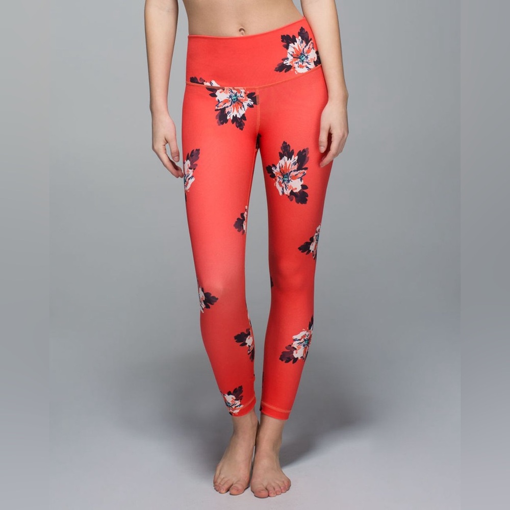 New Lululemon High Times Pant
Atomic Flower Parfait Pink Atomic Red Size 6
